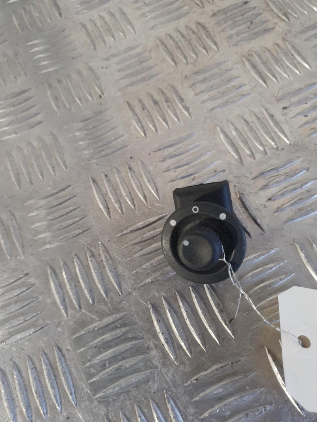 Commande retroviseurs RENAULT CLIO 3 PHASE 2 BREAK Diesel - 1