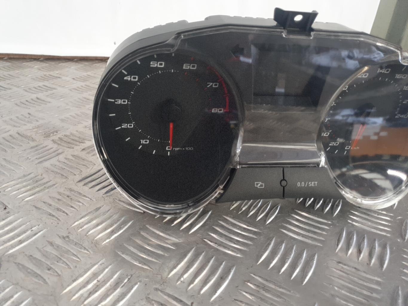 Compteur SEAT IBIZA 4 PHASE 1 COUPE Essence - 1