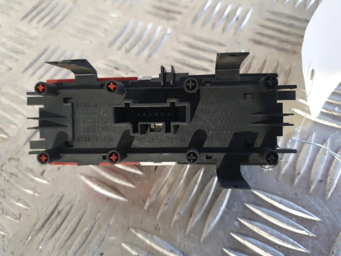 Bouton de warning RENAULT MEGANE 2 PHASE 1 Diesel - 1