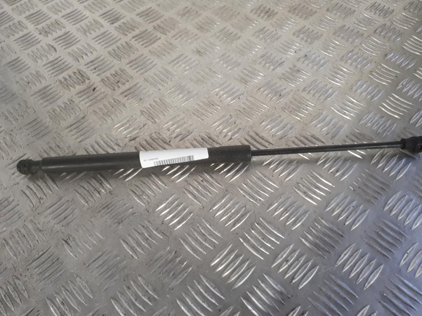 Verin de coffre droit RENAULT CLIO 4 PHASE 2 Diesel - 1