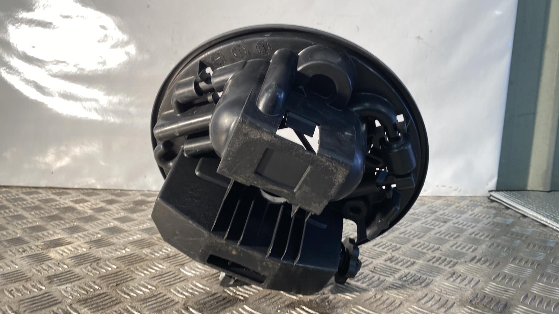 Cric (Ensemble depannage) RENAULT CLIO 2 PHASE 2 Essence - 1