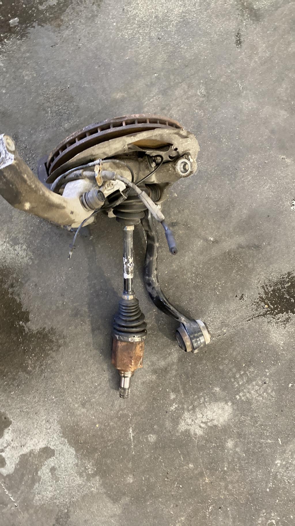 Moyeu avant gauche BMW X5 E70 PHASE 1 Diesel - 1