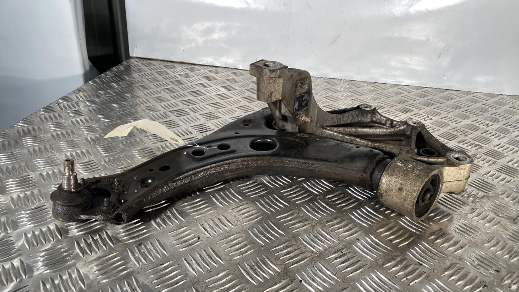 Triangle avant gauche VOLKSWAGEN FOX Essence - 1