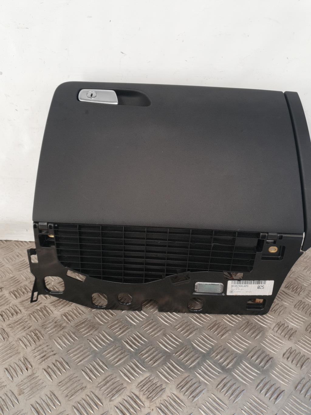 Boite a gants AUDI Q5 1 SQ5 PHASE 2 Diesel - 1