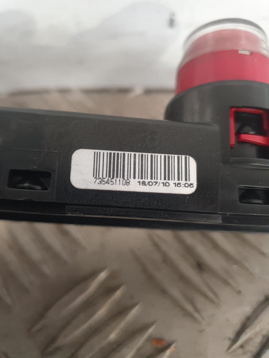 Bouton de warning FIAT 500 2 PHASE 1 Essence - 1