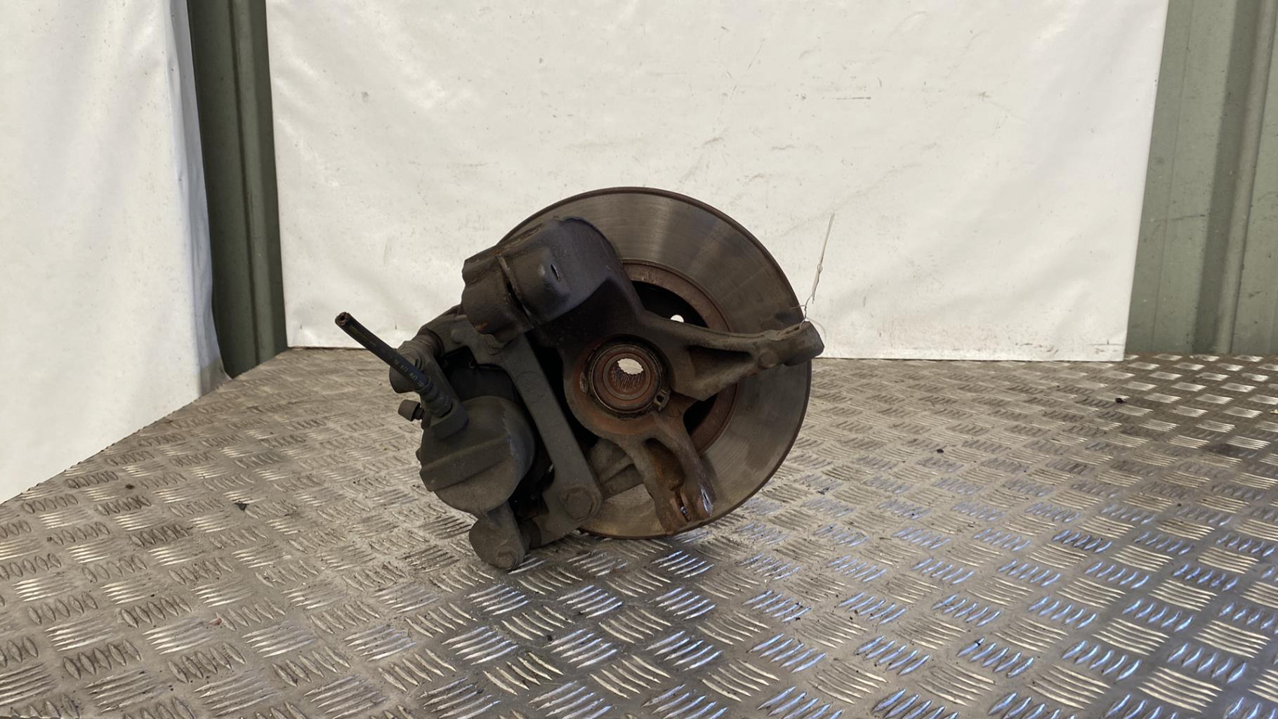 Moyeu avant droit RENAULT MEGANE 2 PHASE 1 Essence - 1