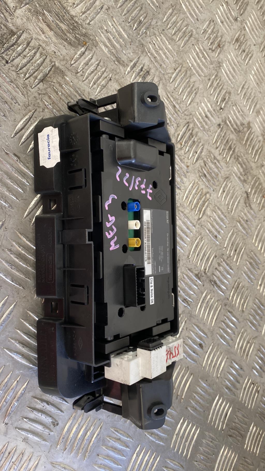 Ecran GPS RENAULT MEGANE 3 PHASE 1 BREAK Diesel - 1