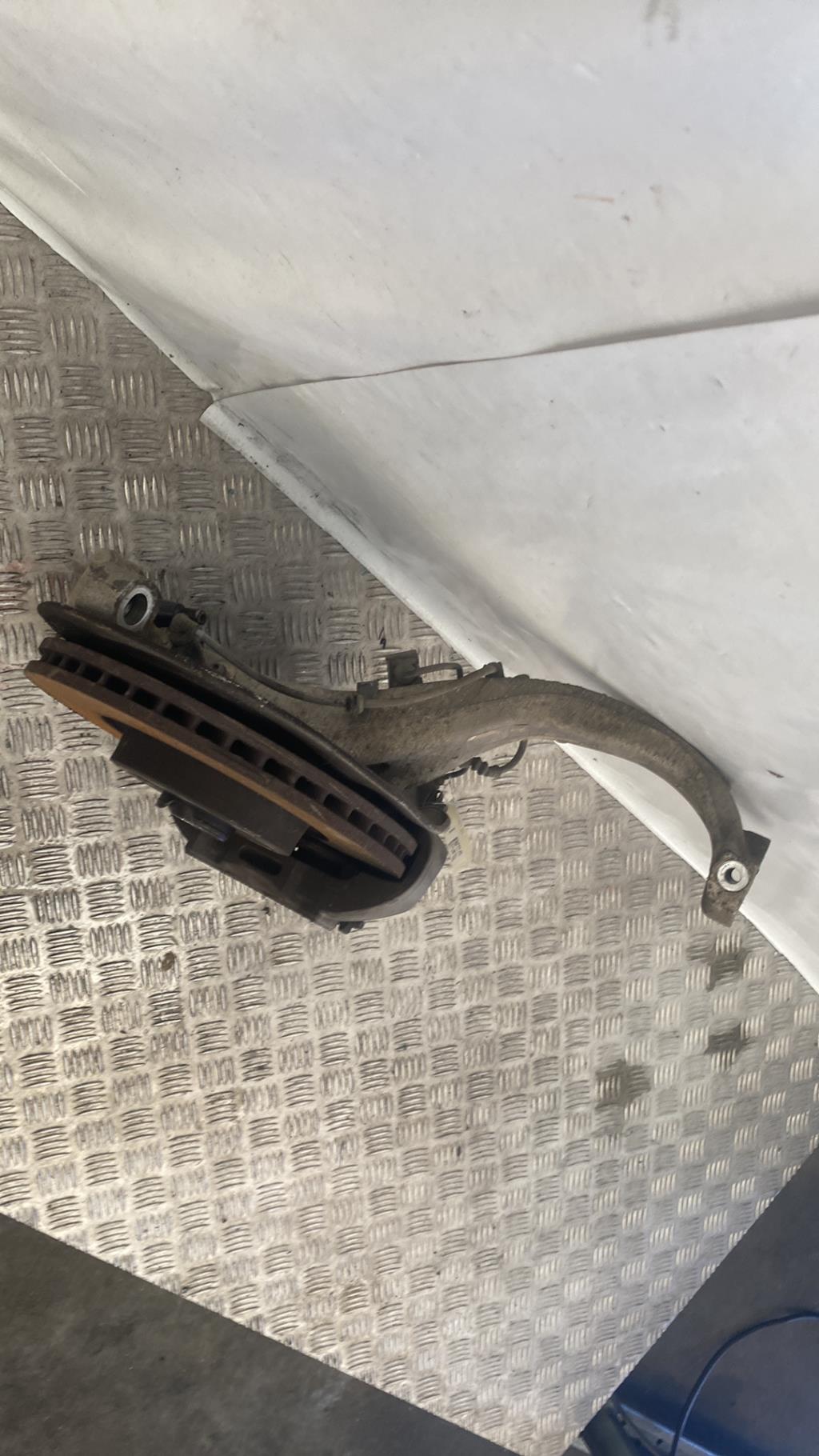 Moyeu avant droit AUDI Q5 2 PHASE 1 Diesel - 1