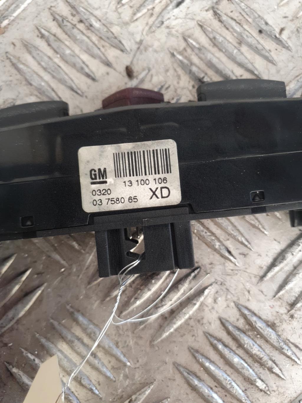 Bouton de warning OPEL ASTRA H PHASE 2 Diesel - 1