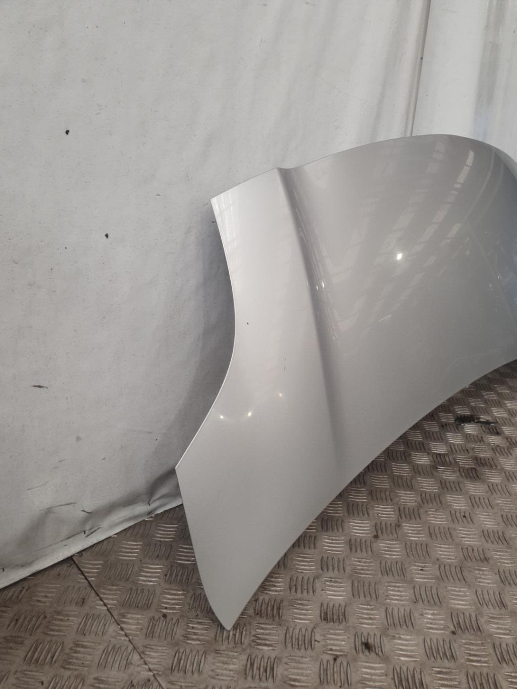 Capot TOYOTA YARIS 2 PHASE 1 Essence - 1