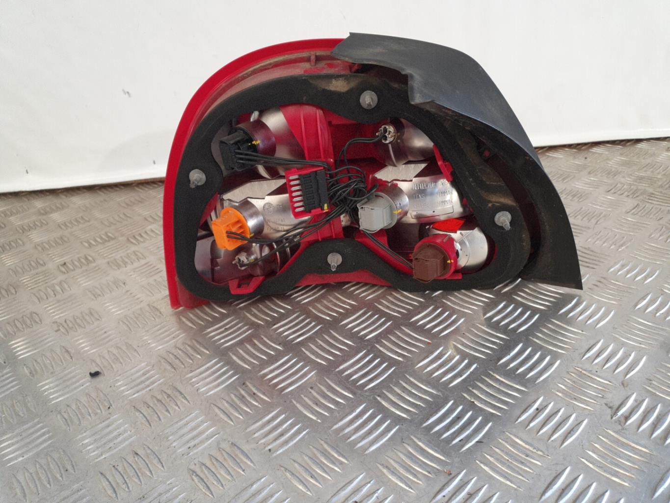 Feu arriere principal droit (feux) JAGUAR X-TYPE PHASE 1 BREAK Diesel - 1