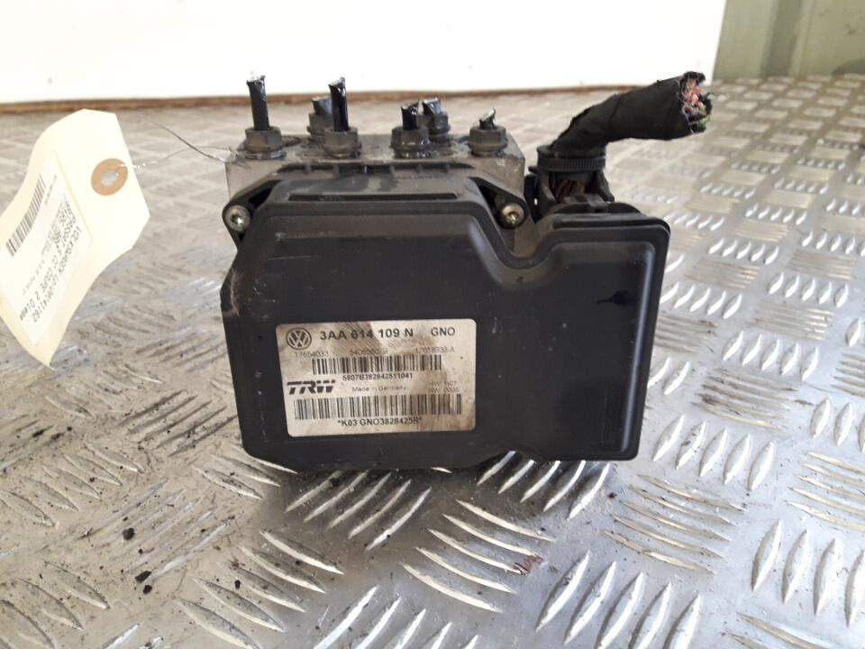 Bloc ABS (freins anti-blocage) VOLKSWAGEN PASSAT 5 CC COUPE Diesel - 1