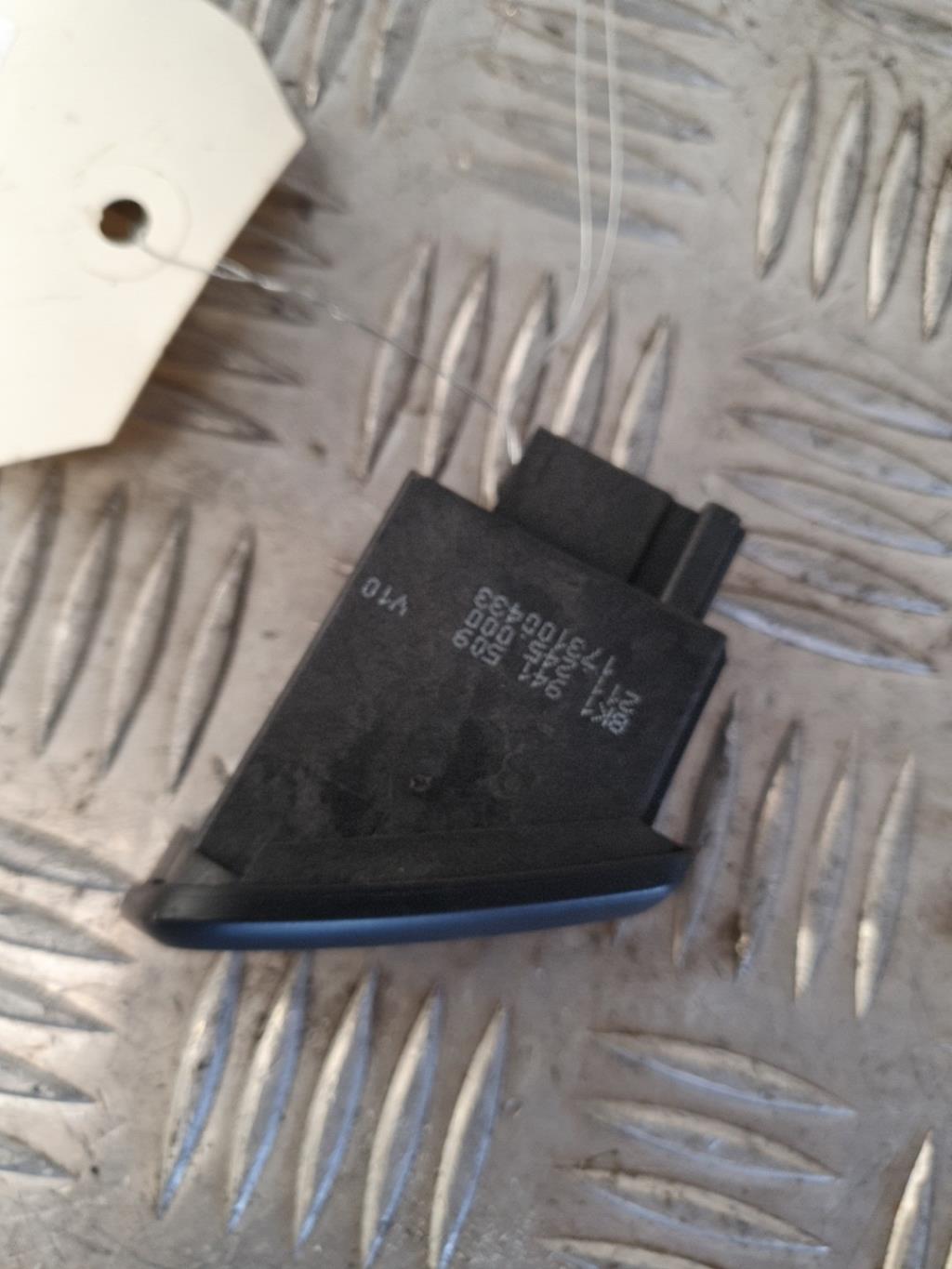 Bouton de warning AUDI A5 1 SPORTBACK PHASE 1 Diesel - 1