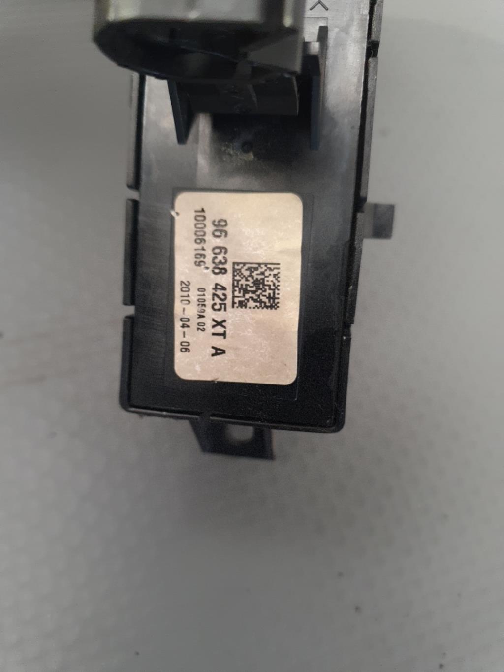 Bouton de warning PEUGEOT 3008 1 PHASE 1 Essence - 1