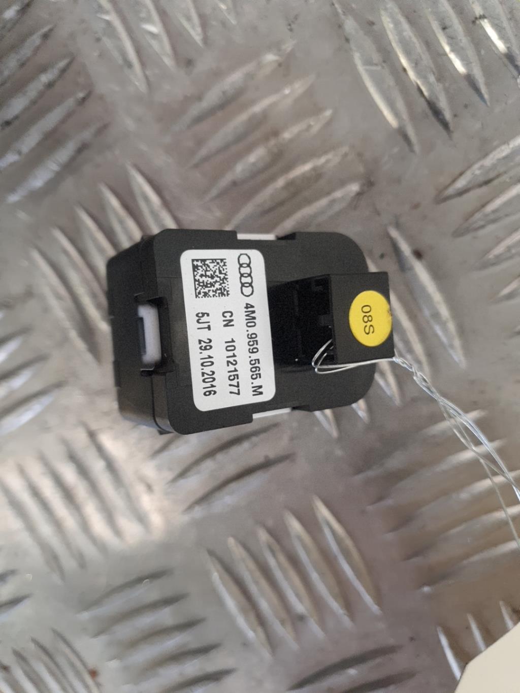 Commande retroviseurs AUDI A4 4 AVANT PHASE 1 BREAK Essence - 1