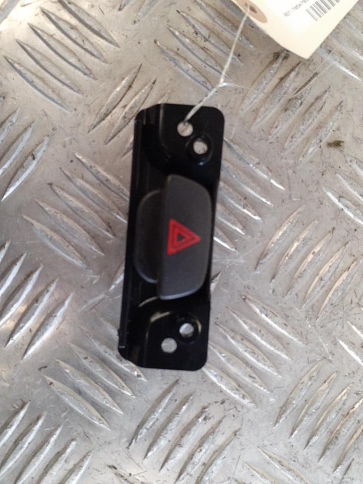 Bouton de warning FORD FIESTA 5 PHASE 2 Diesel - 1
