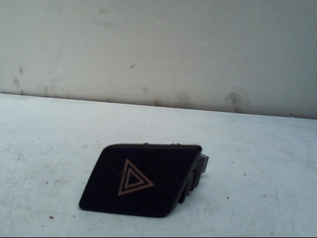 Bouton de warning TOYOTA YARIS 2 PHASE 1 Essence - 1