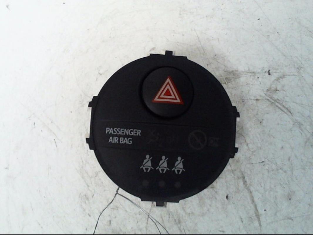 Bouton de warning TOYOTA YARIS 3 PHASE 1 Essence - 1