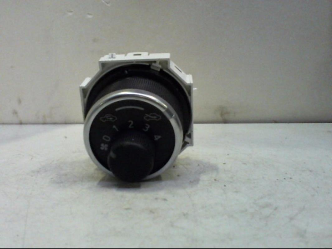 Commande chauffage TOYOTA YARIS 3 PHASE 2 Essence - 1