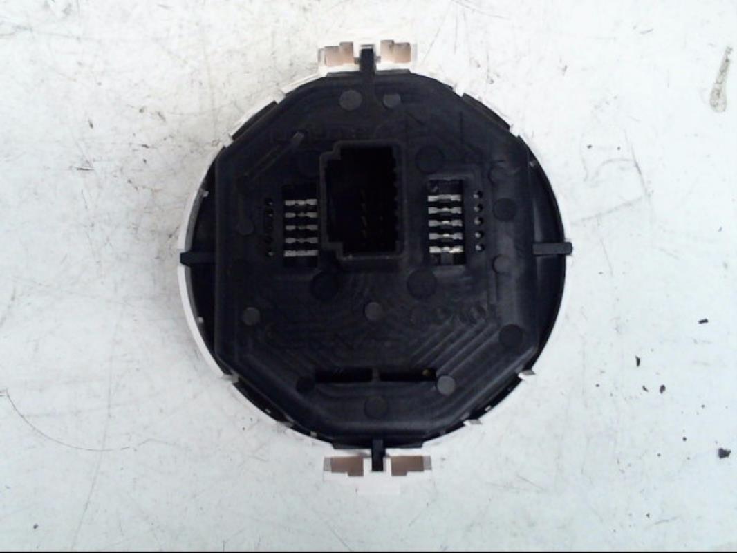 Bouton de warning TOYOTA YARIS 3 PHASE 1 Essence - 1