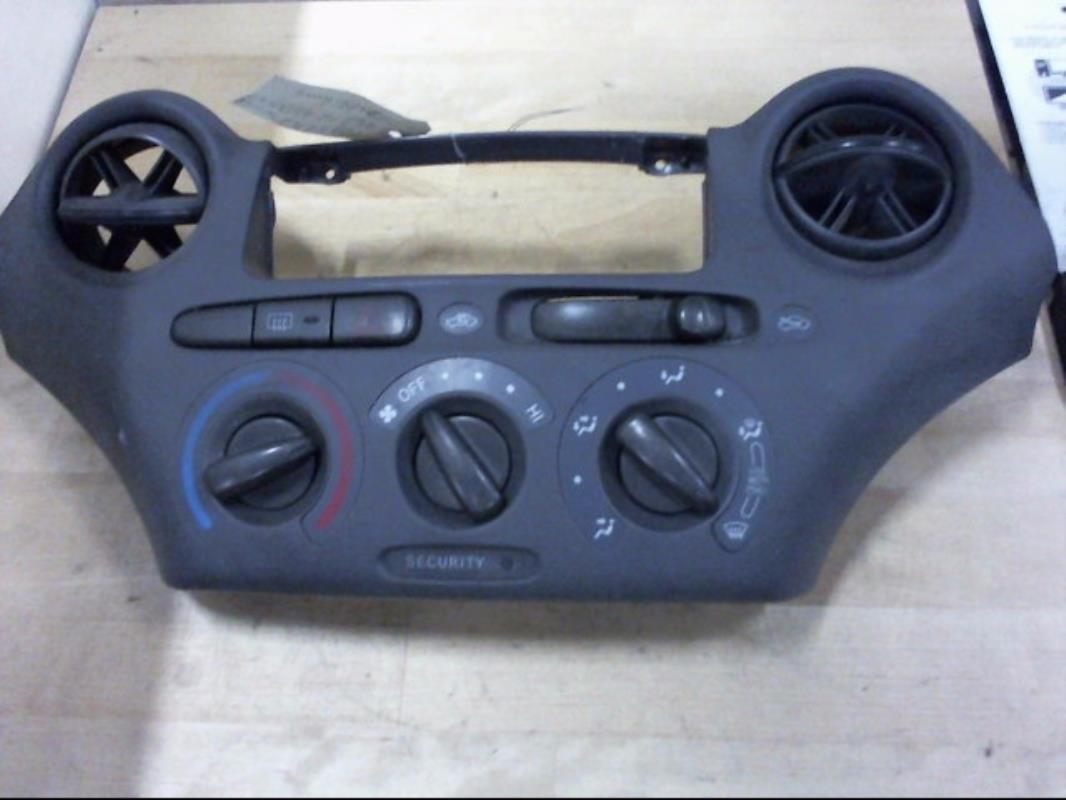 Commande chauffage TOYOTA YARIS 1 PHASE 1 Essence - 1