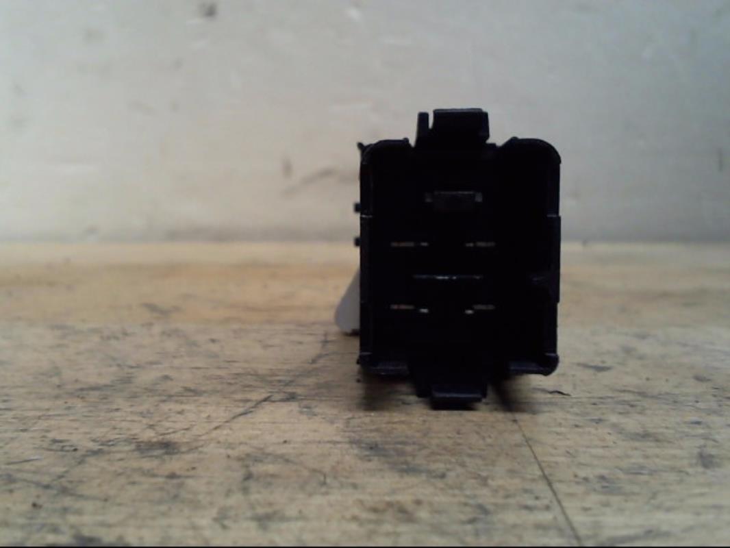 Bouton de warning VOLKSWAGEN GOLF 5 Diesel - 1