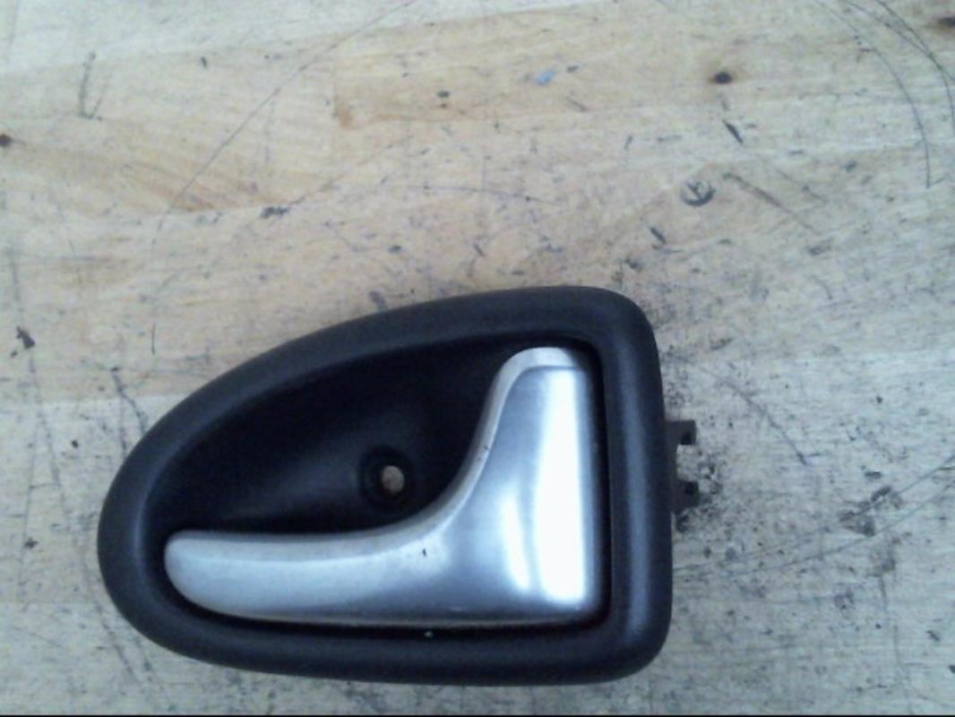 Poignee interieur avant droit RENAULT CLIO 2 PHASE 2 Diesel - 1