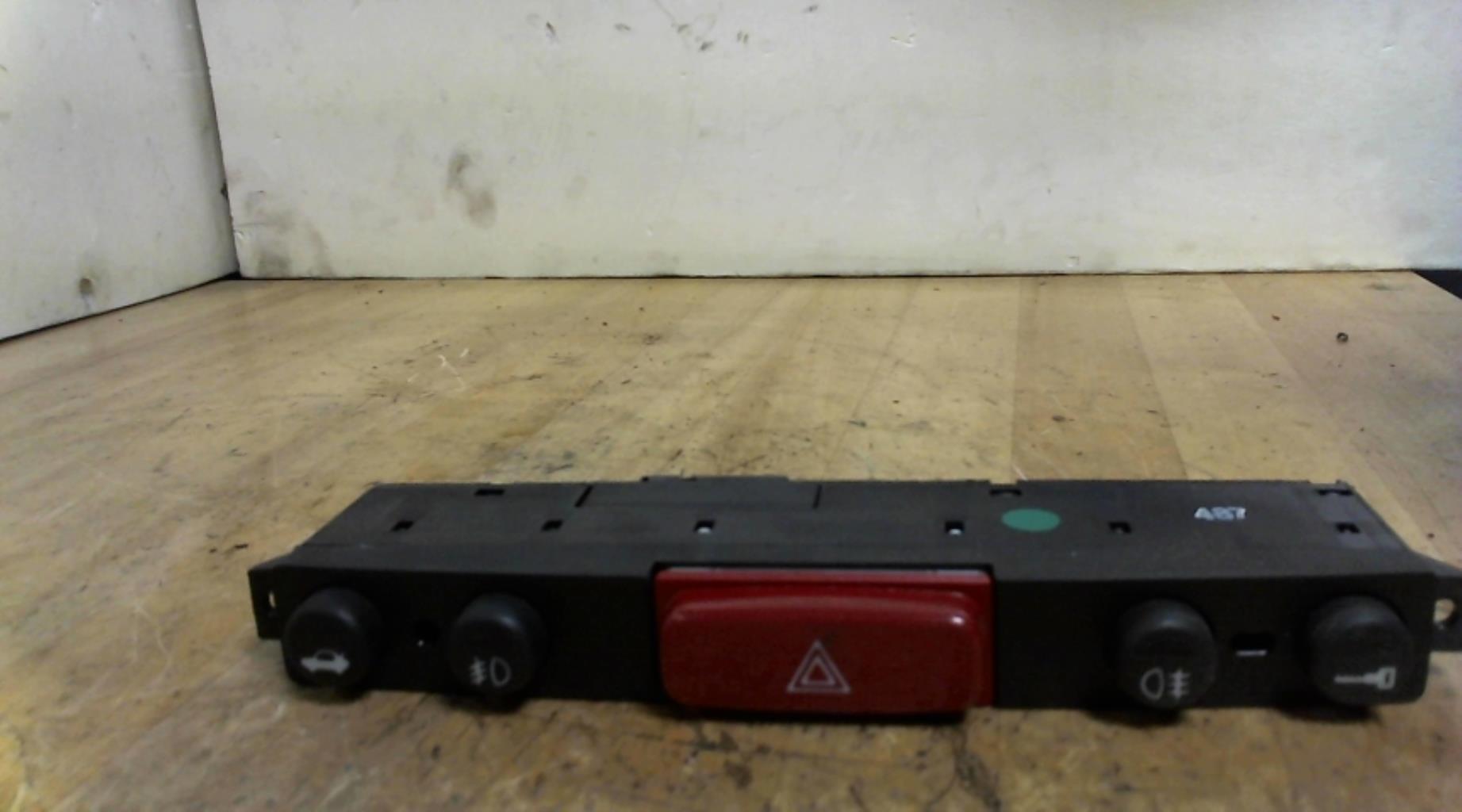 Bouton de warning ALFA ROMEO 147 PHASE 2 Diesel - 1