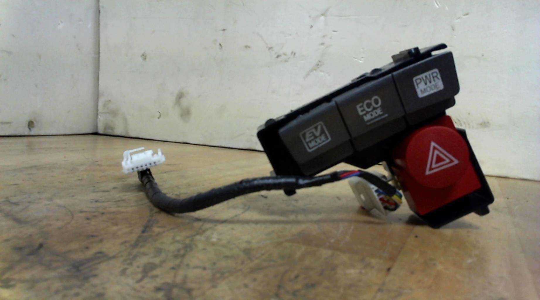 Bouton de warning TOYOTA PRIUS 3 PHR PHASE 2 Essence/Hybride - 1