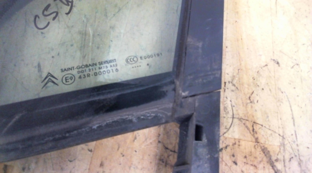 Custode avant gauche (porte) CITROEN C5 2 Diesel - 1