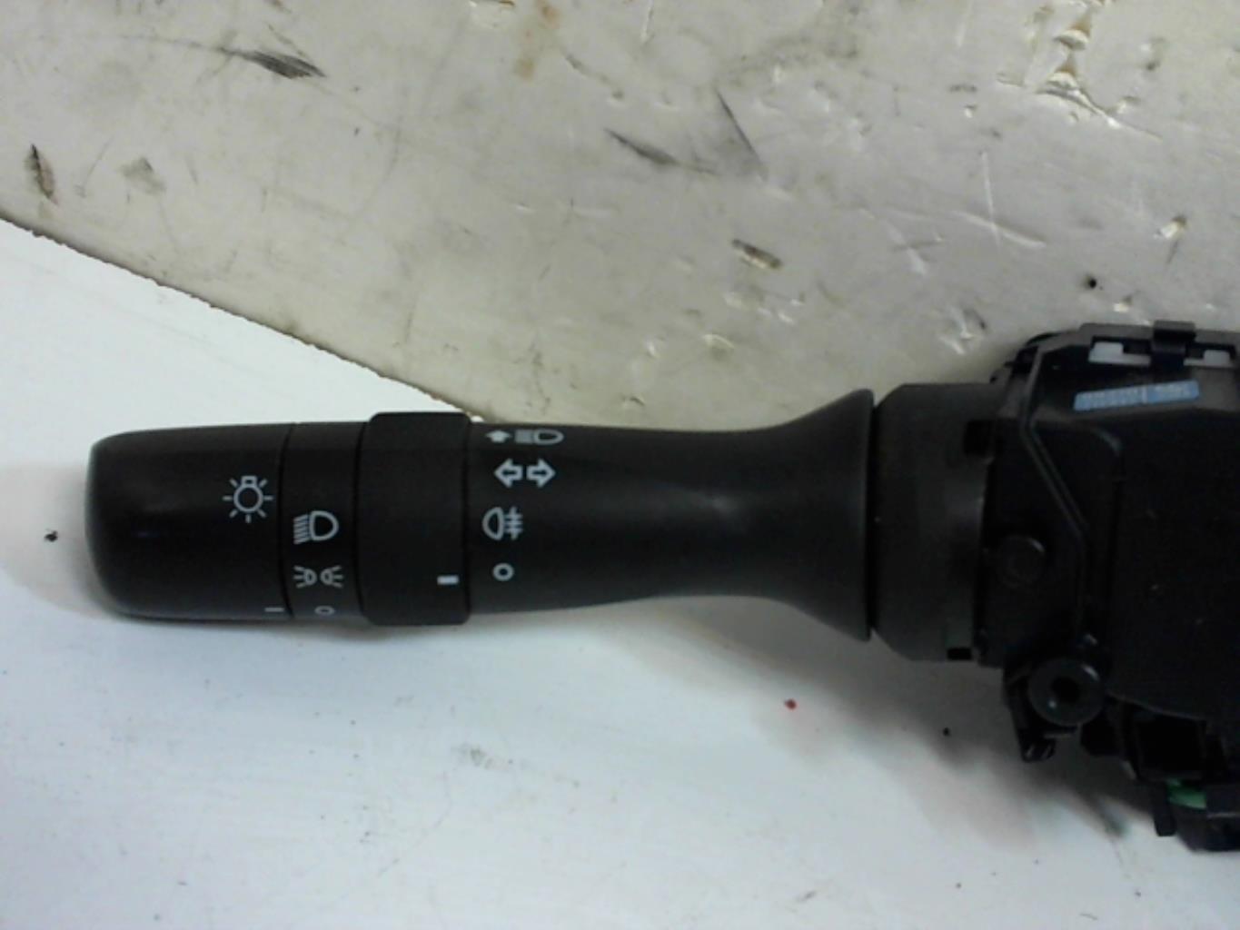 Commodo phare TOYOTA YARIS 3 PHASE 2 Essence - 1