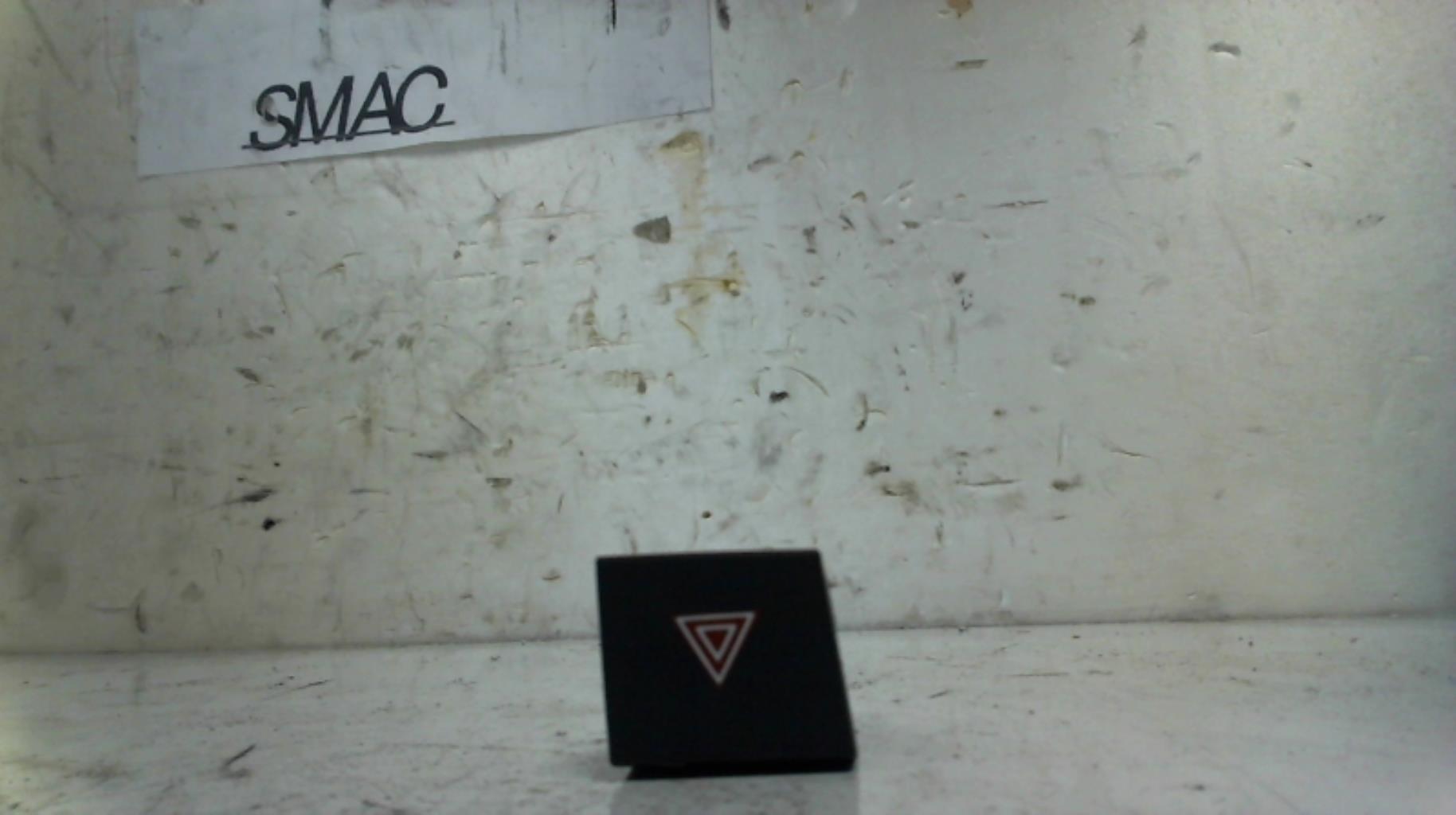 Bouton de warning PEUGEOT 508 1 PHASE 1 Diesel - 1