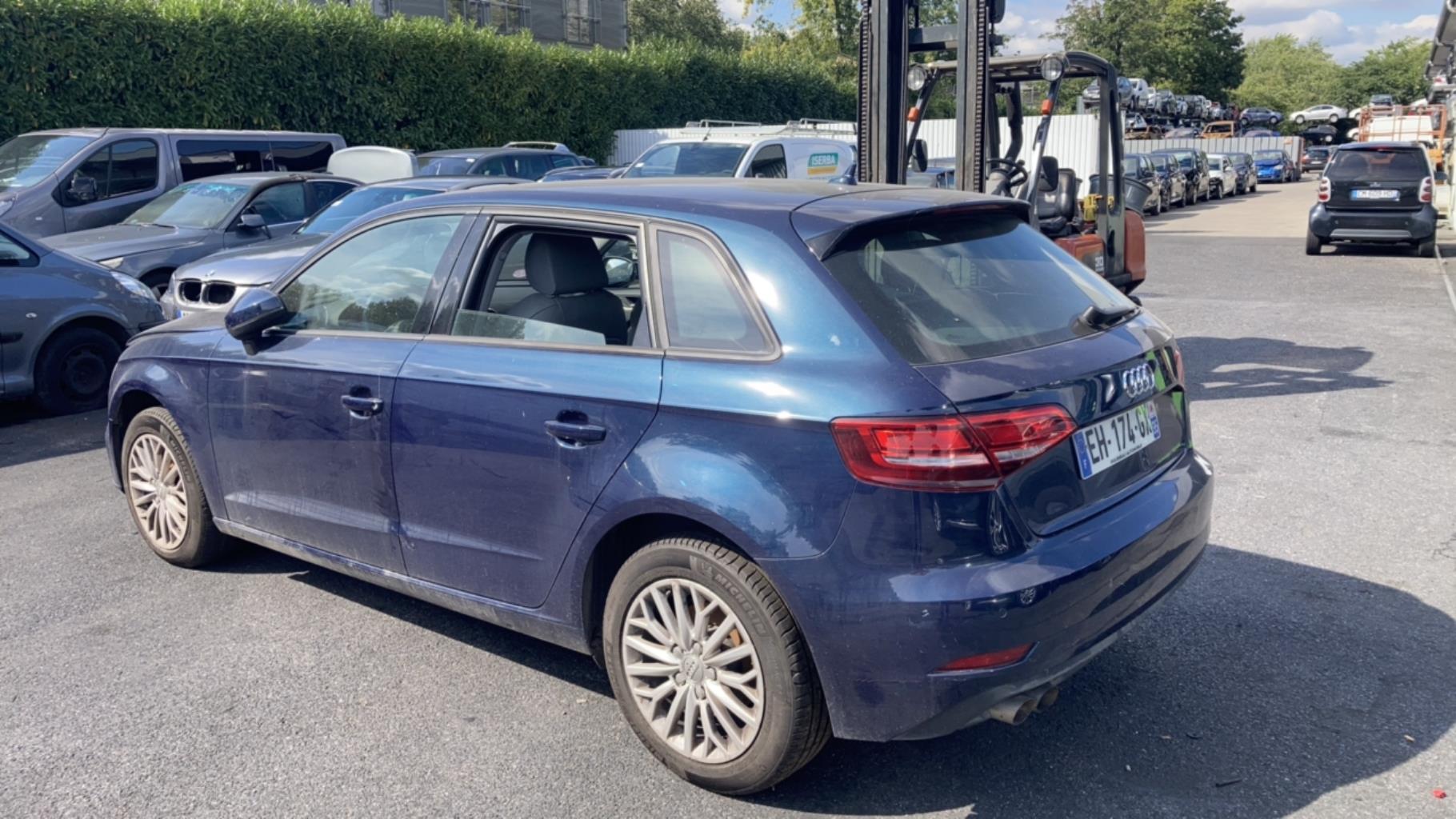Boite a gants AUDI A3 3 SPORTBACK PHASE 2 Essence - 1