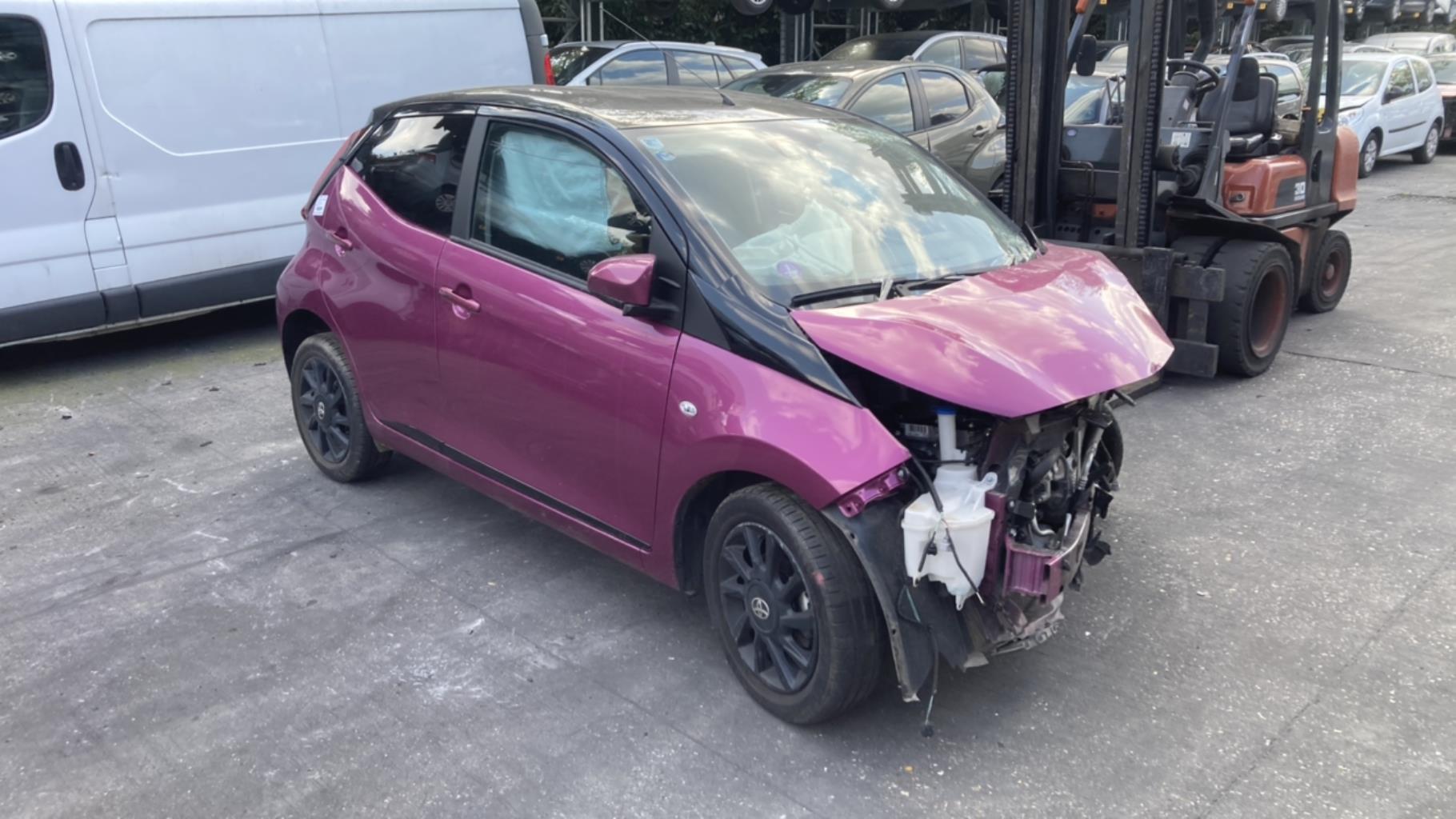 Facade autoradio TOYOTA AYGO 2 PHASE 2 Essence - 1
