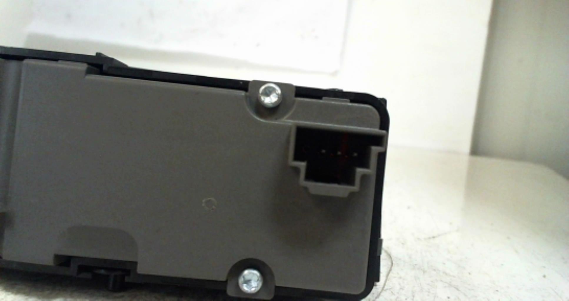 Bouton de warning MERCEDES CLASSE E 212 PHASE 2 BREAK Diesel - 1