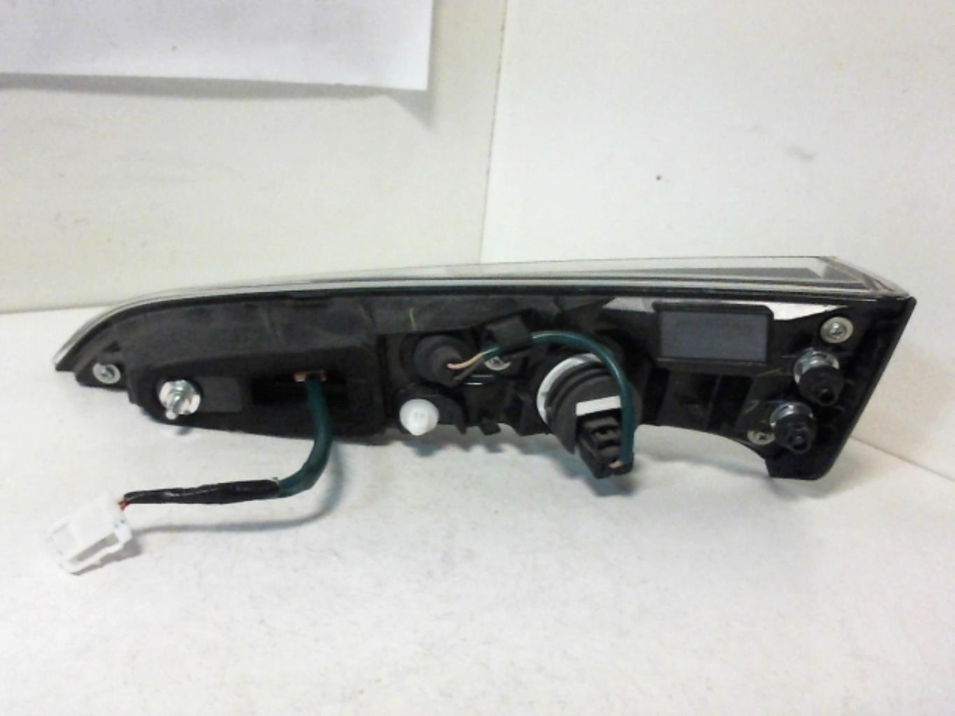 Feu arriere secondaire gauche (feux) TOYOTA COROLLA E21 Essence/Hybride - 1