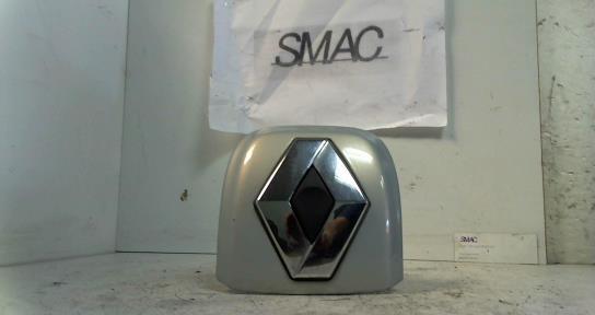 Bouton de coffre RENAULT CLIO 2 PHASE 2 Essence - 1