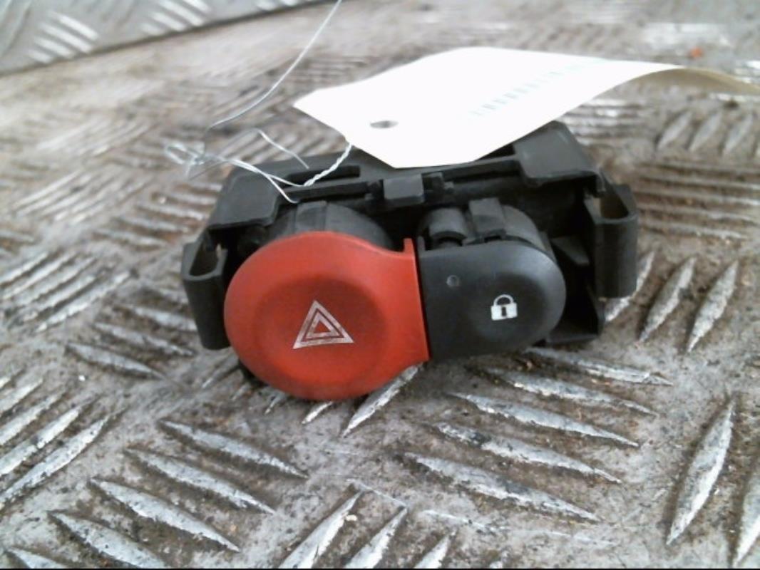 Bouton de warning RENAULT CLIO 3 PHASE 1 Diesel - 1
