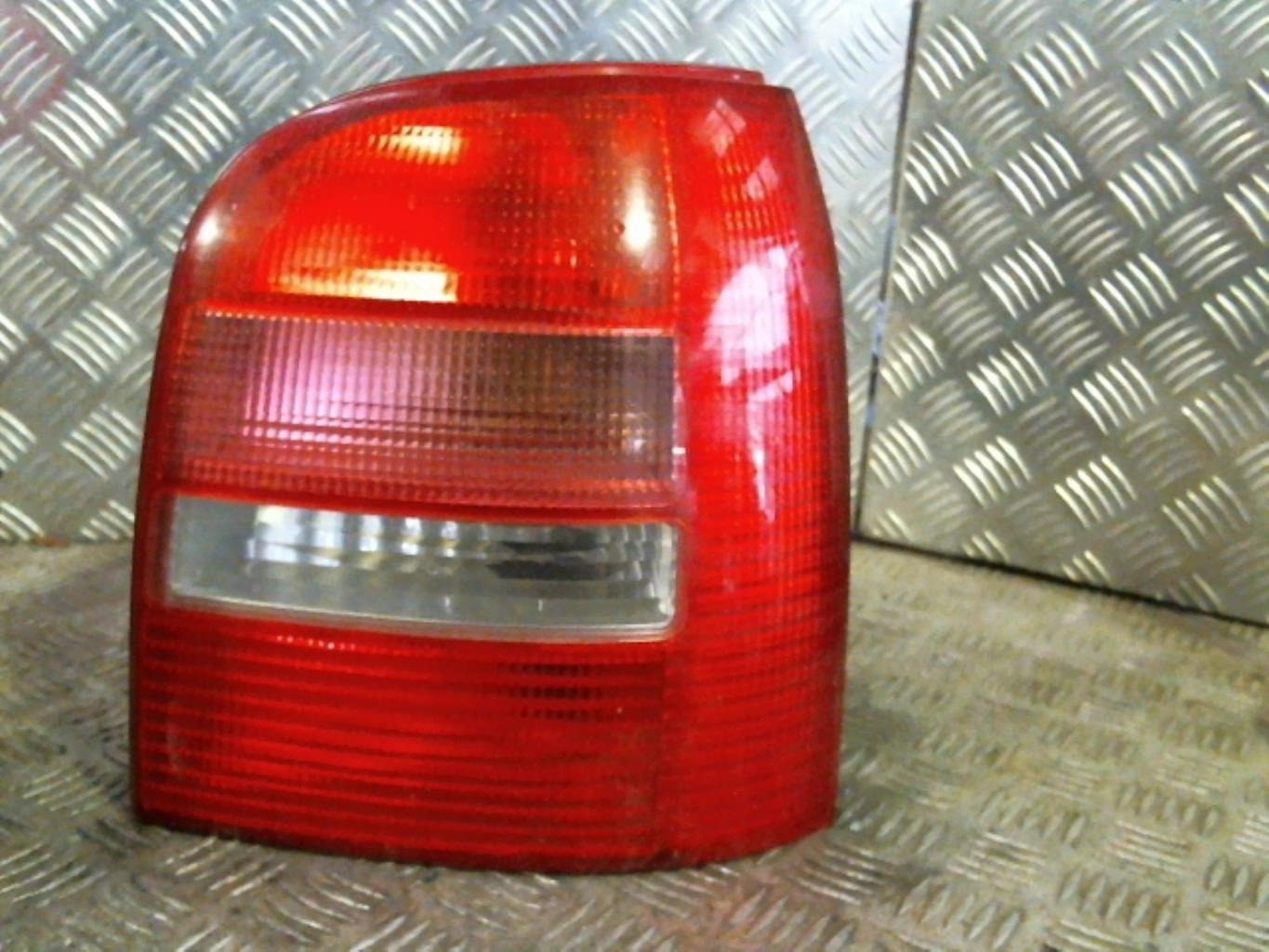 Fanale posteriore principale destro (luci) AUDI A4 1 AVANT PHASE 2 BREAK Diésel - 1