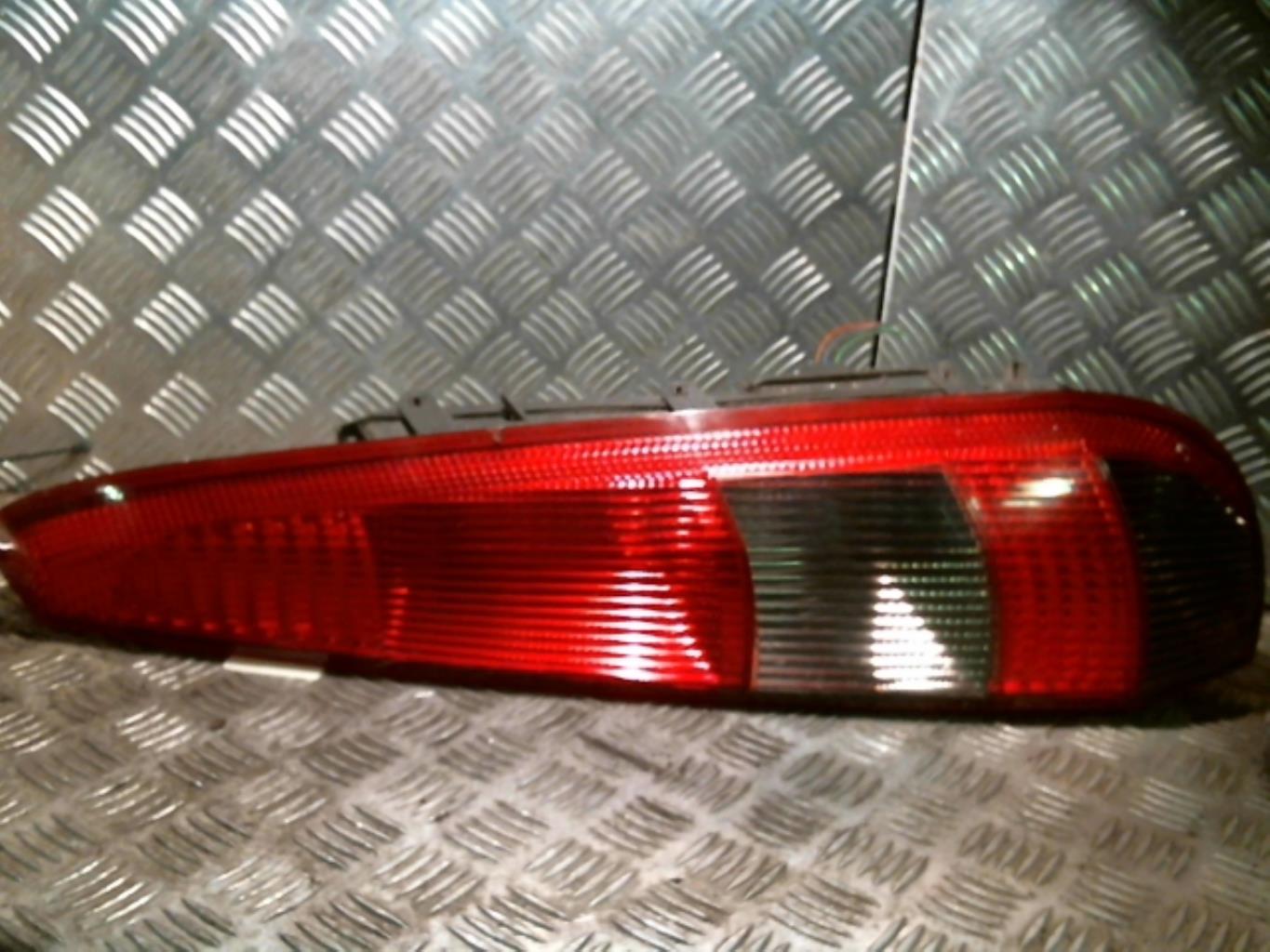 Fanale posteriore principale destro (luci) FORD FIESTA 5 PHASE 1 Diésel - 1