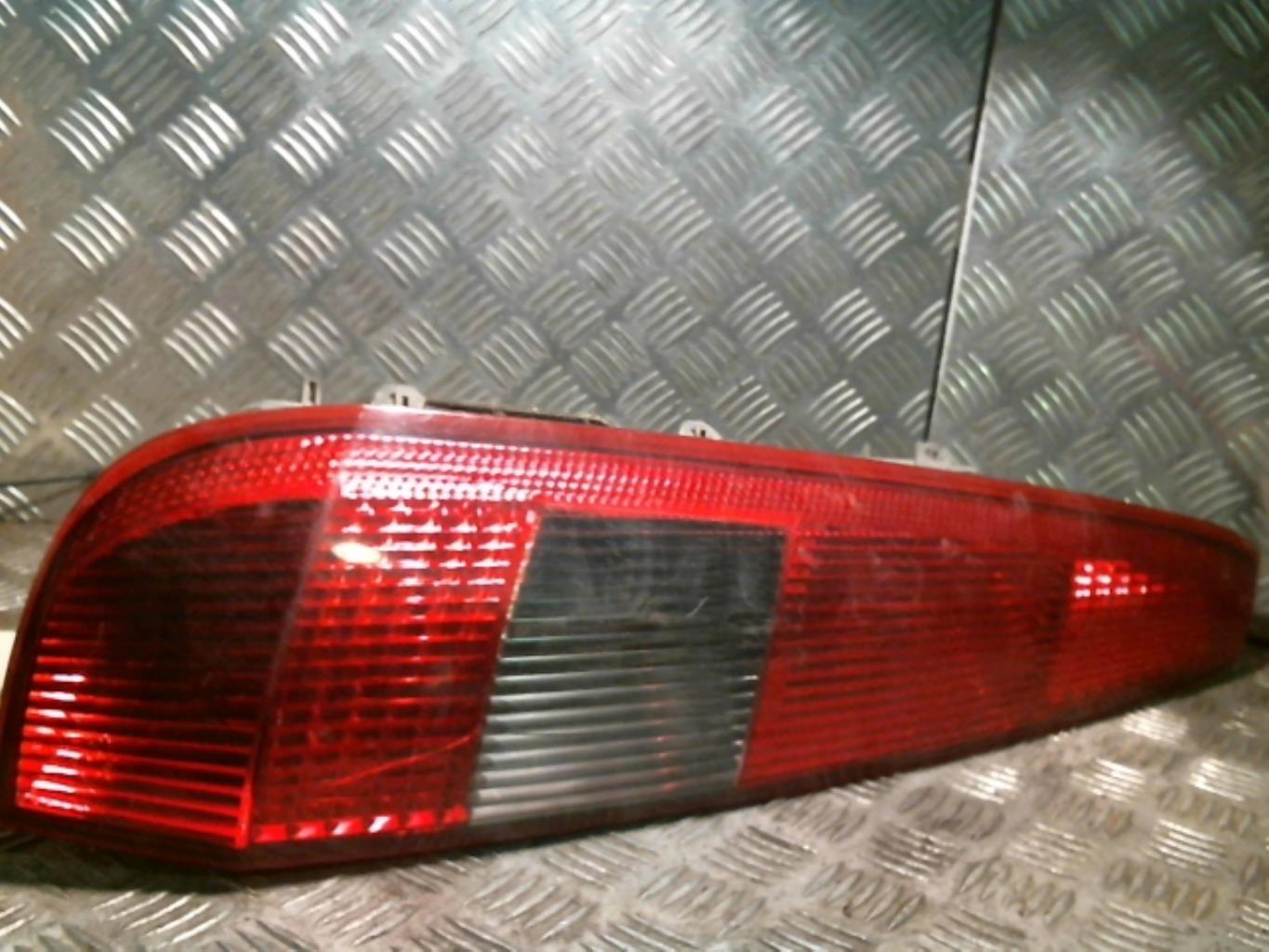 Fanale posteriore principale sinistro (luci) FORD FIESTA 5 PHASE 1 Diésel - 1