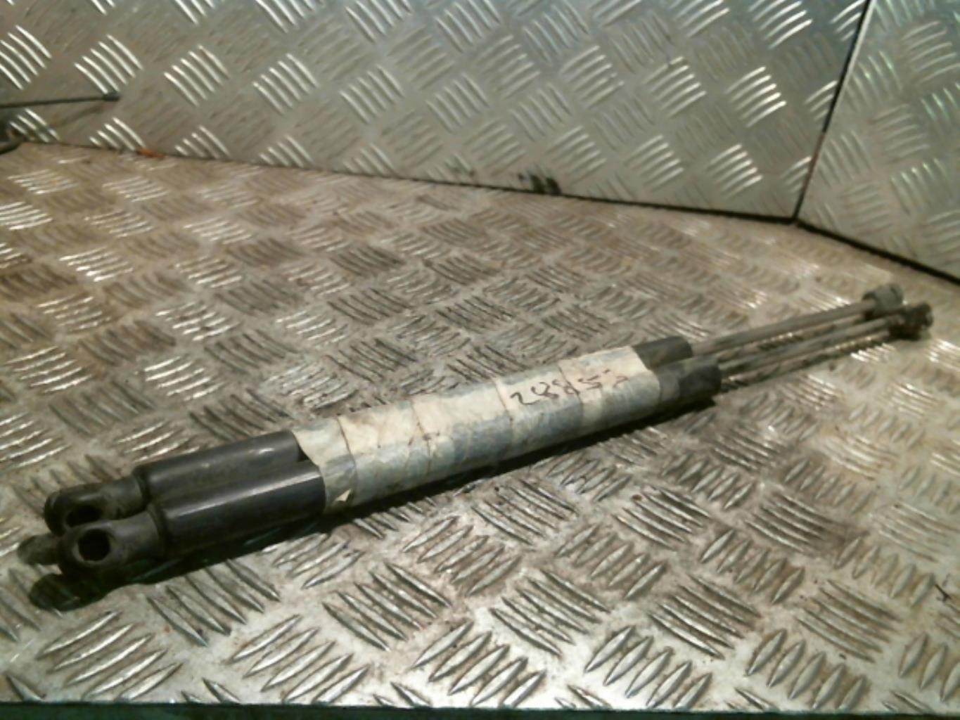 Verin de coffre RENAULT MEGANE 2 PHASE 1 BREAK Diesel - 1