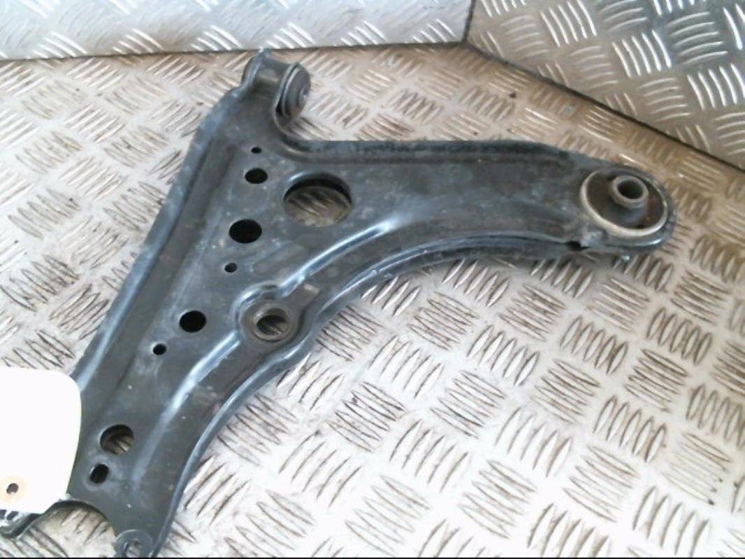 Triangle avant droit VOLKSWAGEN POLO 3 PHASE 2 Diesel - 1