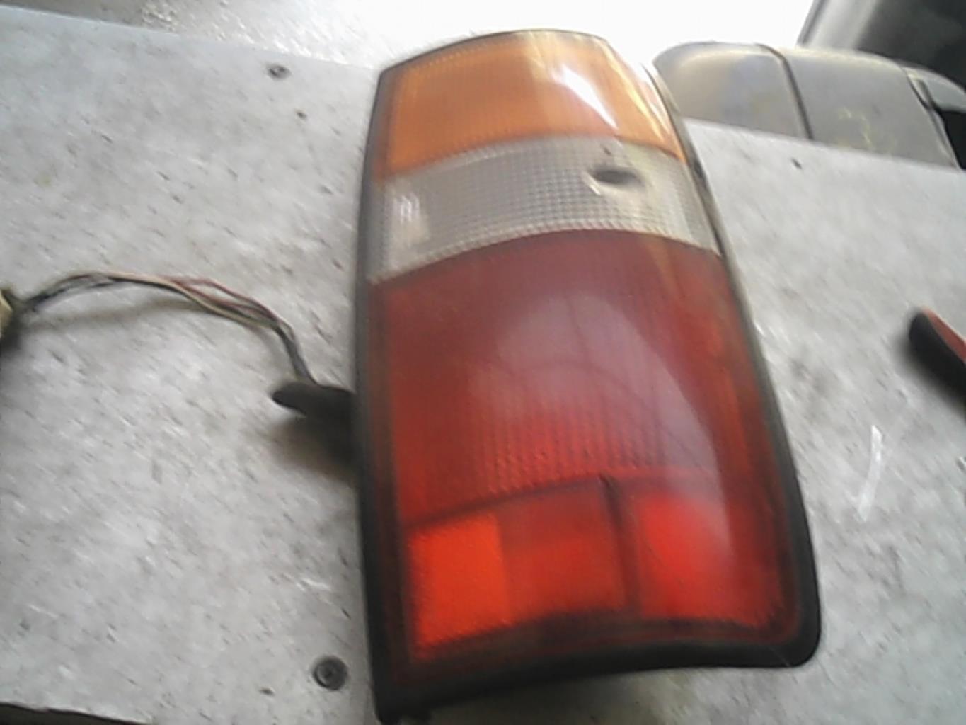 Fanale posteriore principale destro (luci) TOYOTA LAND CRUISER STATION WAGON 3 J80  - 1