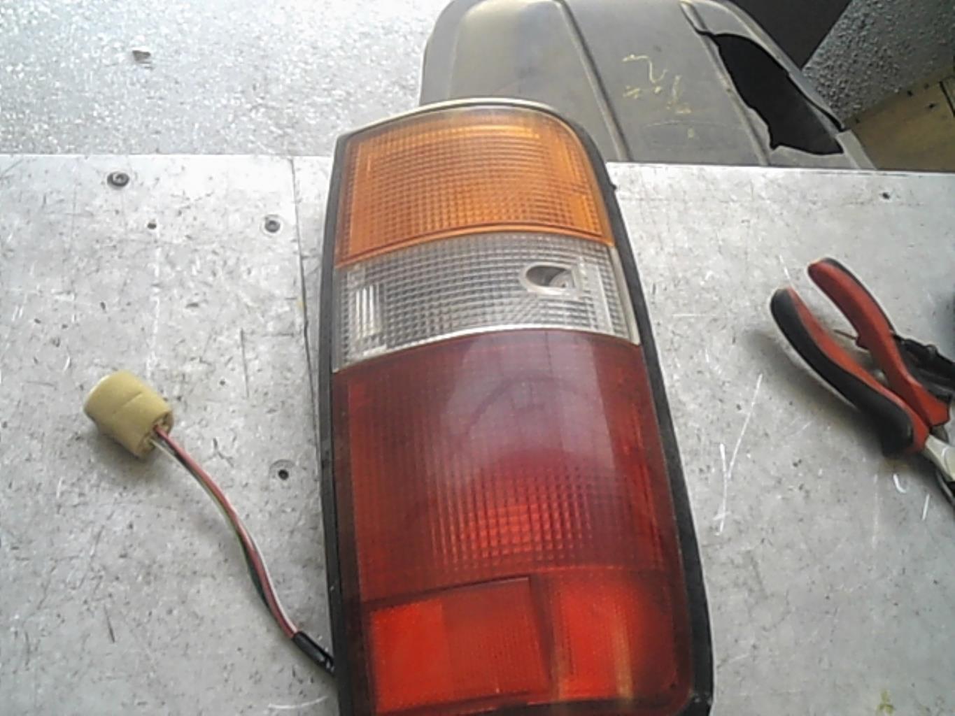 Fanale posteriore principale destro (luci) TOYOTA LAND CRUISER STATION WAGON 3 J80  - 1