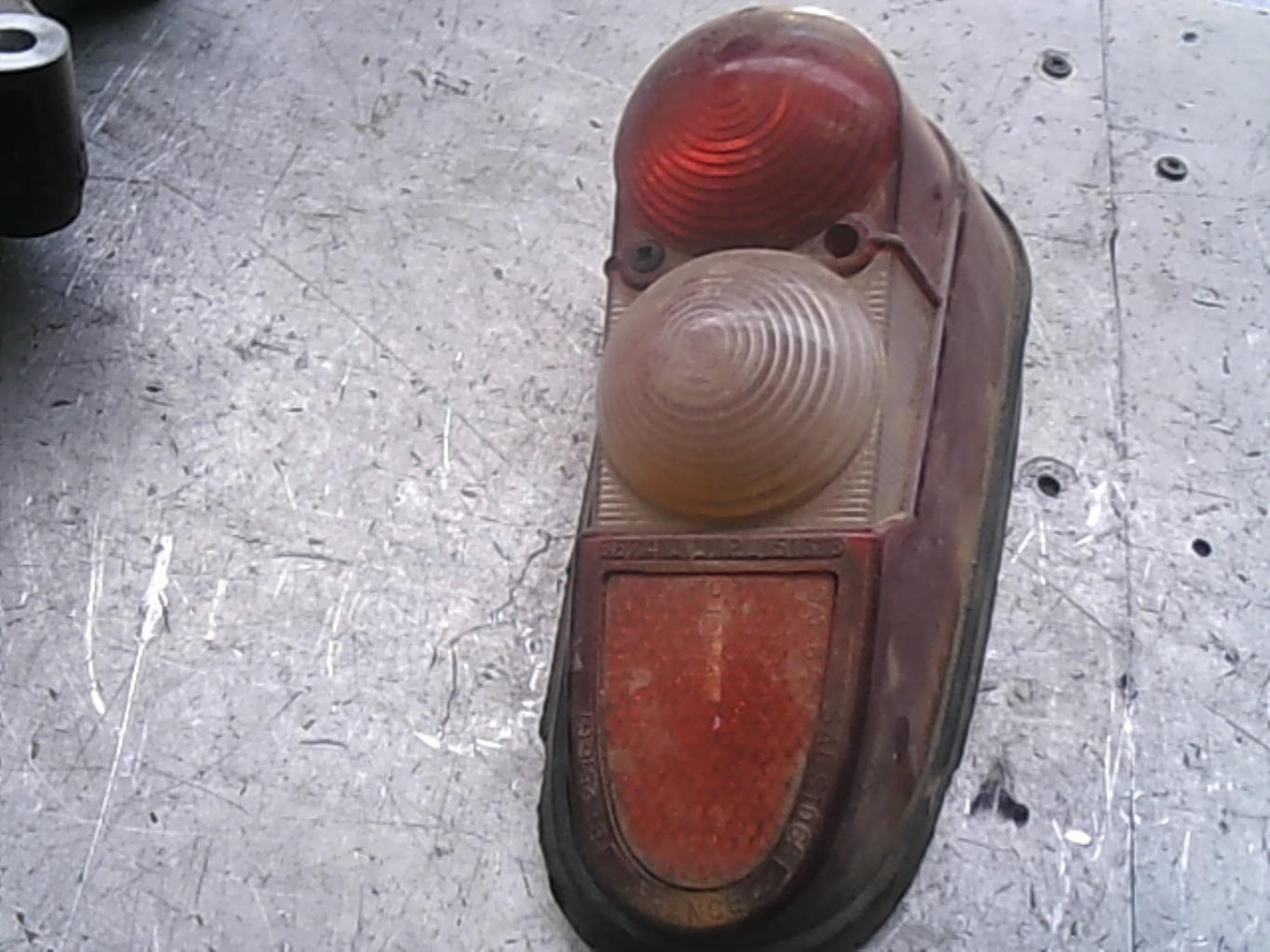 Cabochon arriere droit RENAULT R4  - 1