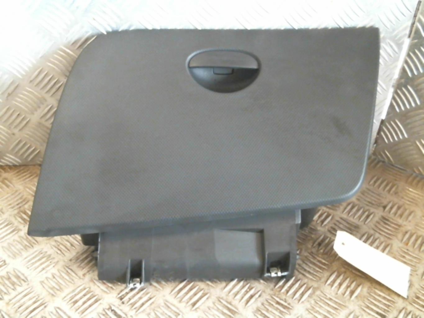 Boite a gants SEAT LEON 2 PHASE 1 Diesel - 1