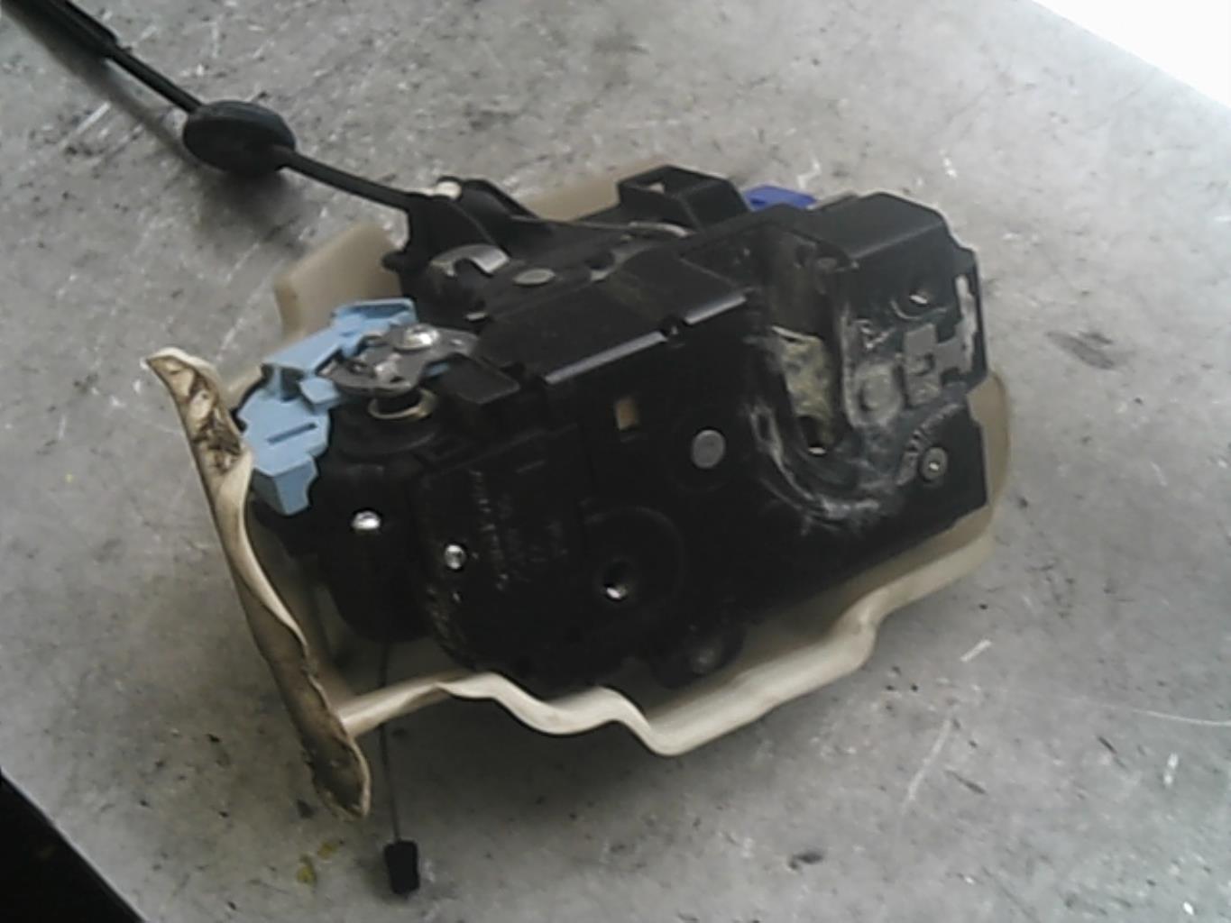 Chiusura centralizzata anteriore sinistra VOLKSWAGEN GOLF 5 Diésel - 1