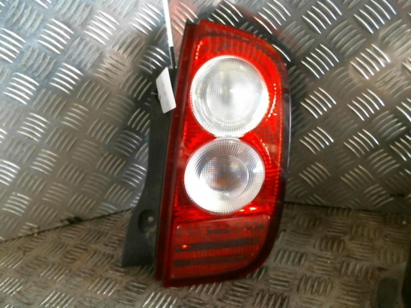 Fanale posteriore principale destro (luci) NISSAN MICRA 3 PHASE 1 Gasolina - 1