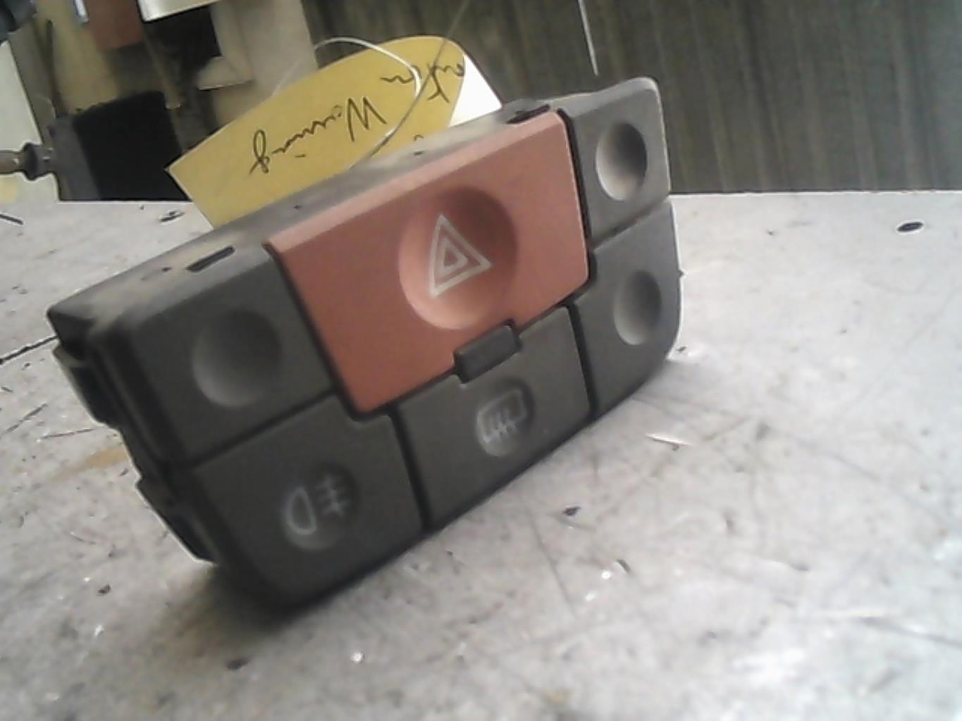 Bouton de warning FIAT PANDA 2 PHASE 1 Essence - 1